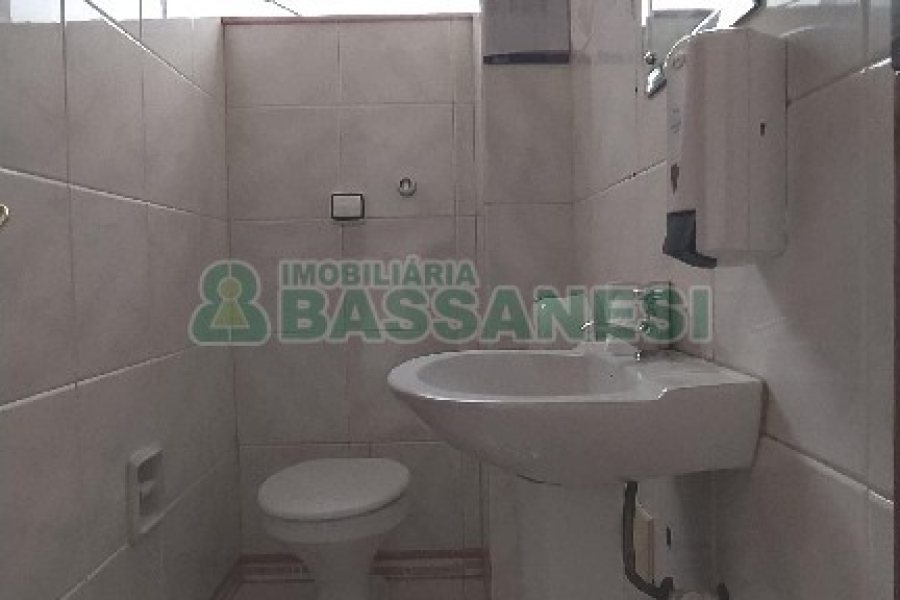 Sala com 399m², no bairro São Pelegrino em Caxias do Sul para Alugar