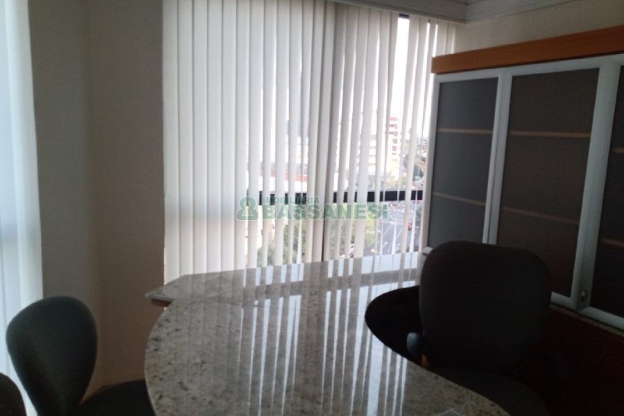 Sala com 103m², 1 vaga, no bairro Centro em Caxias do Sul para Comprar