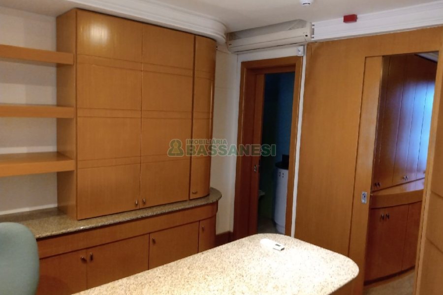 Sala com 103m², 1 vaga, no bairro Centro em Caxias do Sul para Comprar