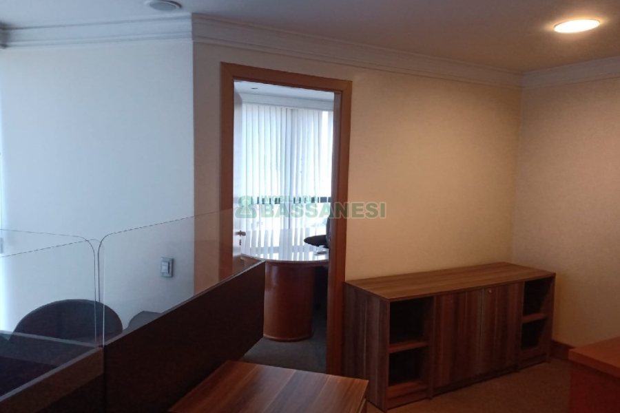 Sala com 103m², 1 vaga, no bairro Centro em Caxias do Sul para Comprar