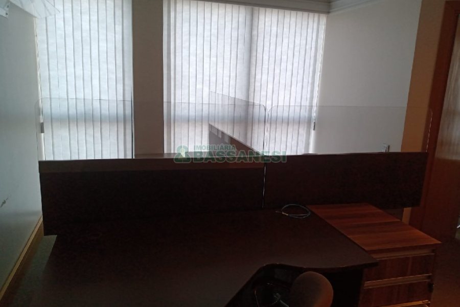 Sala com 103m², 1 vaga, no bairro Centro em Caxias do Sul para Comprar