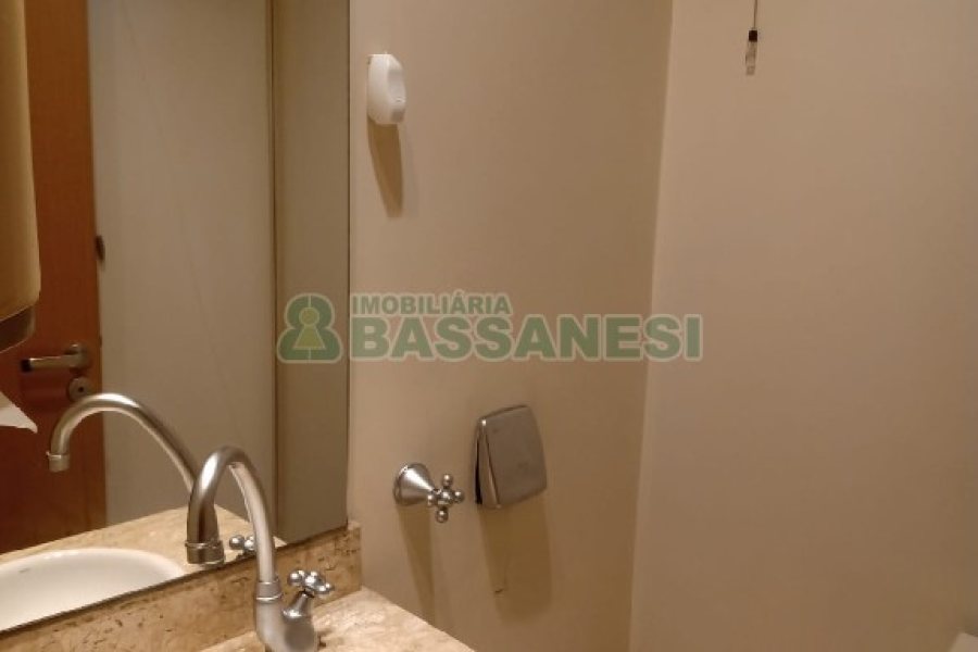 Sala com 103m², 1 vaga, no bairro Centro em Caxias do Sul para Comprar