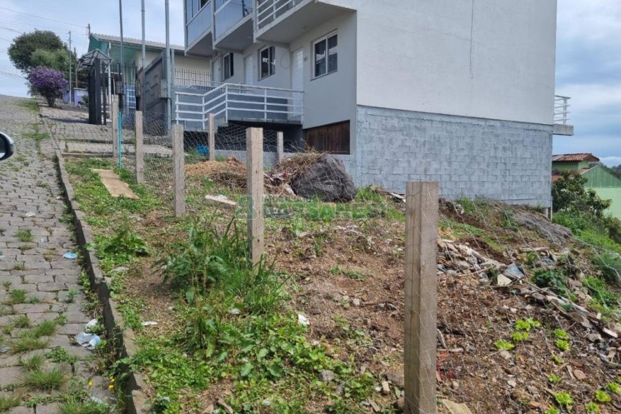 Terreno com 360m², no bairro Desvio Rizzo em Caxias do Sul para Comprar