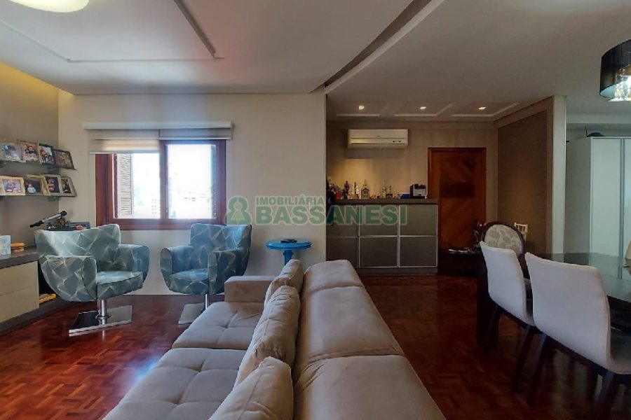 Apartamento com 160m², 3 dormitórios, 2 vagas, no bairro Centro em Caxias do Sul para Comprar