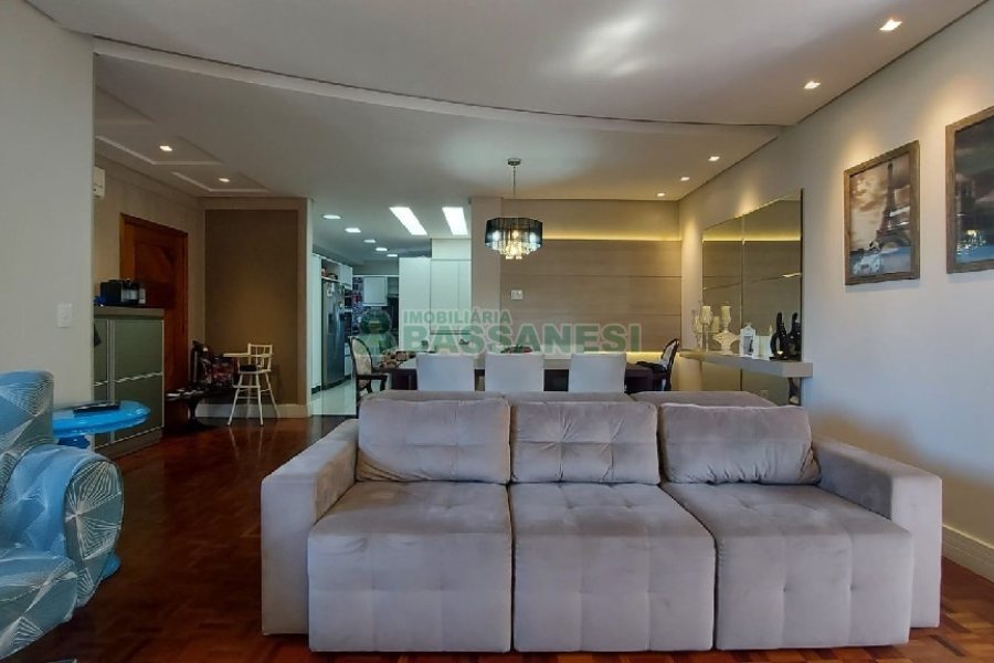 Apartamento com 160m², 3 dormitórios, 2 vagas, no bairro Centro em Caxias do Sul para Comprar