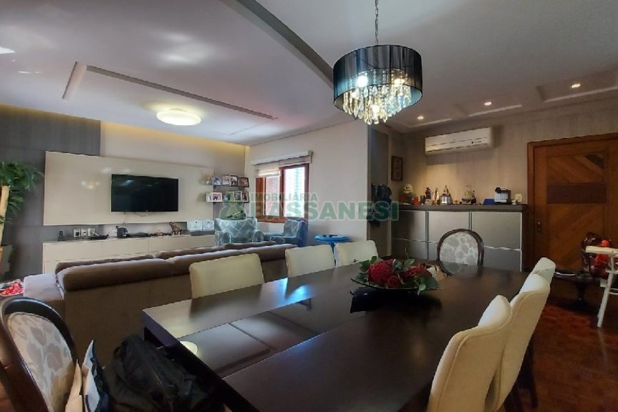 Apartamento com 160m², 3 dormitórios, 2 vagas, no bairro Centro em Caxias do Sul para Comprar