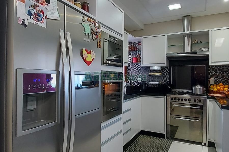 Apartamento com 160m², 3 dormitórios, 2 vagas, no bairro Centro em Caxias do Sul para Comprar