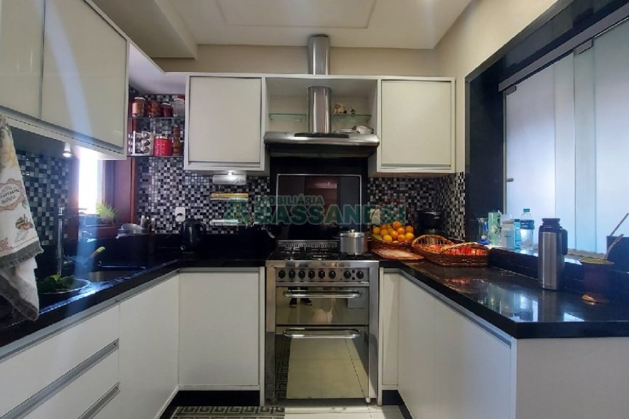 Apartamento com 160m², 3 dormitórios, 2 vagas, no bairro Centro em Caxias do Sul para Comprar