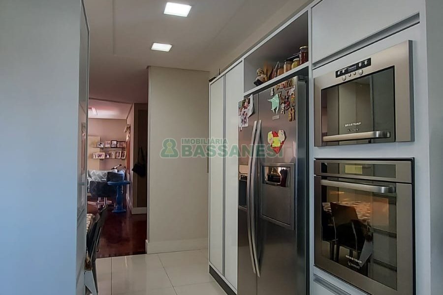 Apartamento com 160m², 3 dormitórios, 2 vagas, no bairro Centro em Caxias do Sul para Comprar