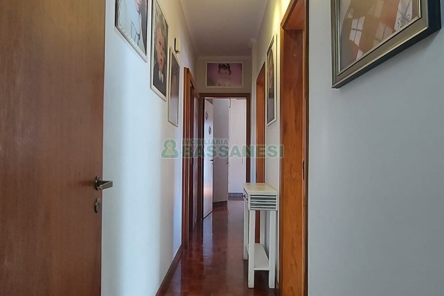 Apartamento com 160m², 3 dormitórios, 2 vagas, no bairro Centro em Caxias do Sul para Comprar