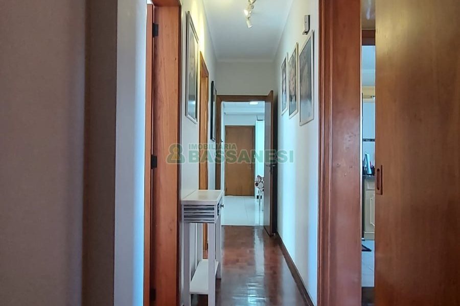 Apartamento com 160m², 3 dormitórios, 2 vagas, no bairro Centro em Caxias do Sul para Comprar