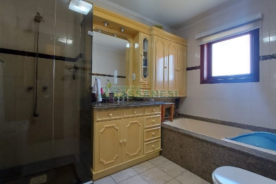 Apartamento com 160m², 3 dormitórios, 2 vagas, no bairro Centro em Caxias do Sul para Comprar