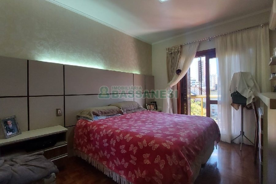 Apartamento com 160m², 3 dormitórios, 2 vagas, no bairro Centro em Caxias do Sul para Comprar