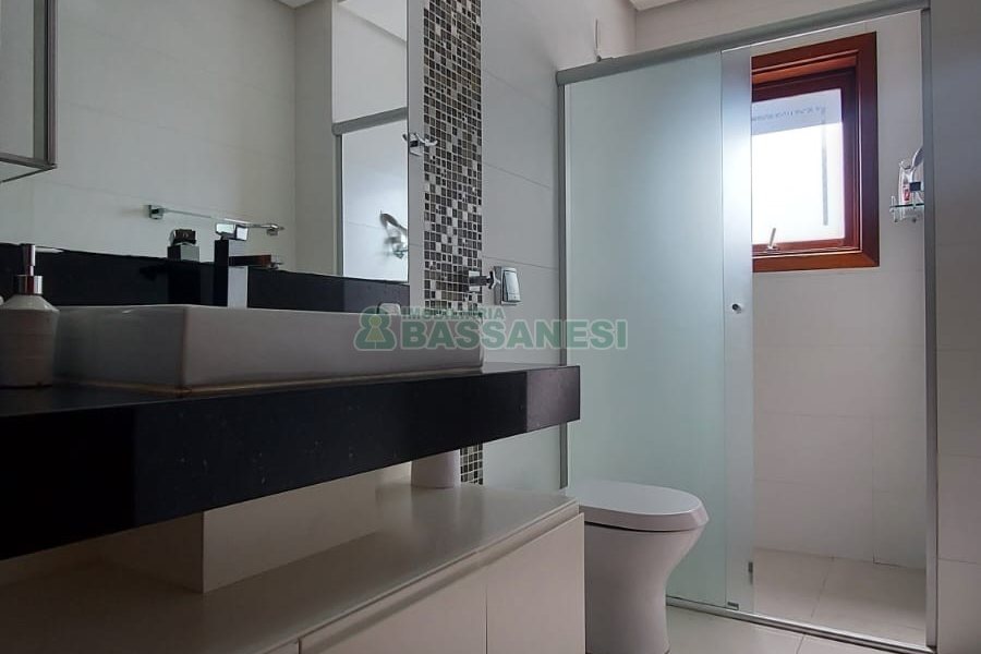 Apartamento com 160m², 3 dormitórios, 2 vagas, no bairro Centro em Caxias do Sul para Comprar