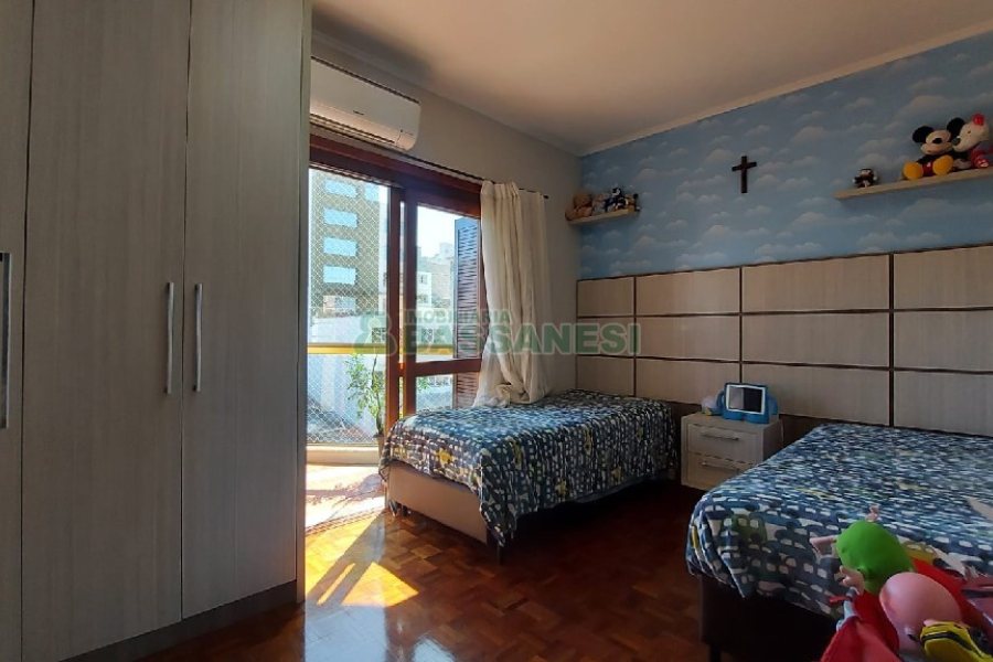 Apartamento com 160m², 3 dormitórios, 2 vagas, no bairro Centro em Caxias do Sul para Comprar