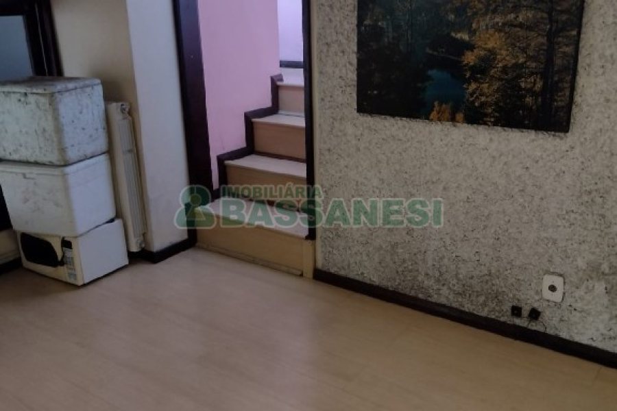Casa com 136m², 3 dormitórios, 2 vagas, no bairro Cinqüentenário em Caxias do Sul para Comprar