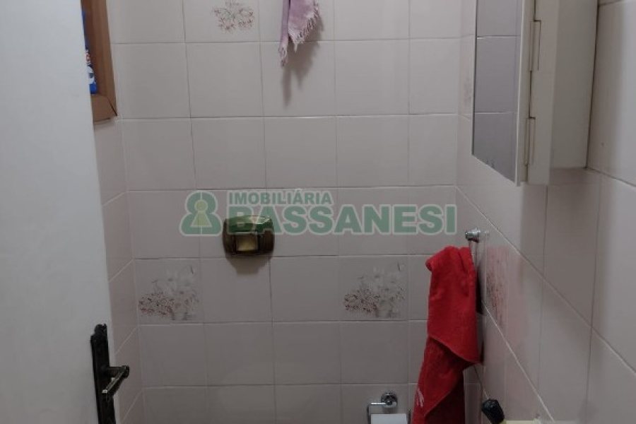 Casa com 136m², 3 dormitórios, 2 vagas, no bairro Cinqüentenário em Caxias do Sul para Comprar
