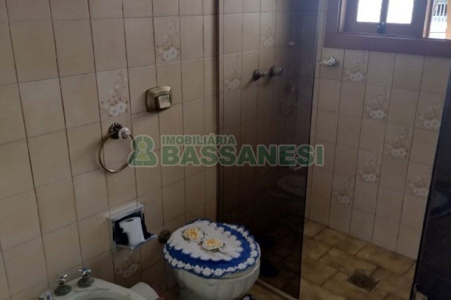 Casa com 136m², 3 dormitórios, 2 vagas, no bairro Cinqüentenário em Caxias do Sul para Comprar