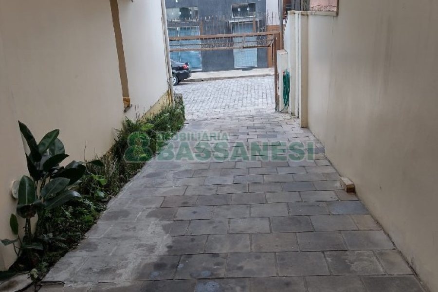 Casa com 136m², 3 dormitórios, 2 vagas, no bairro Cinqüentenário em Caxias do Sul para Comprar