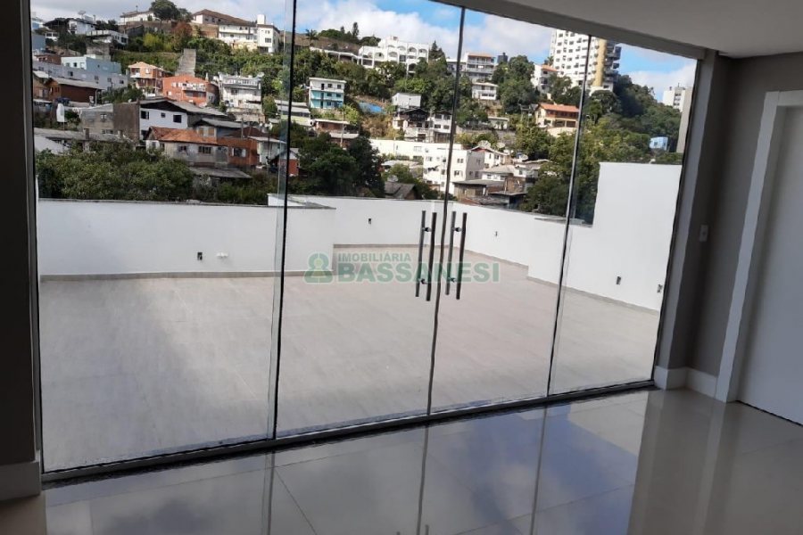 Apto Mobiliado com 296m², 3 dormitórios, 3 vagas, no bairro São Leopoldo em Caxias do Sul para Alugar ou Comprar