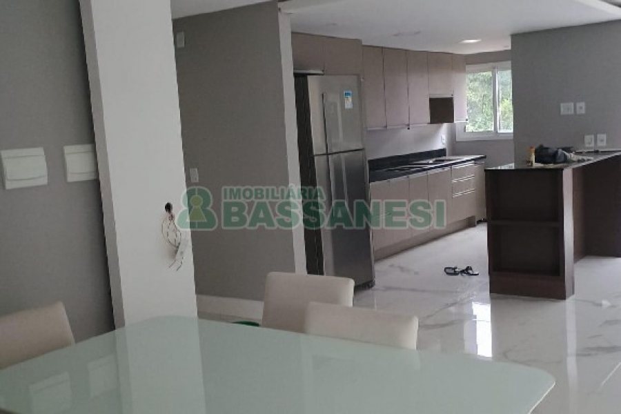 Apto Mobiliado com 296m², 3 dormitórios, 3 vagas, no bairro São Leopoldo em Caxias do Sul para Alugar ou Comprar