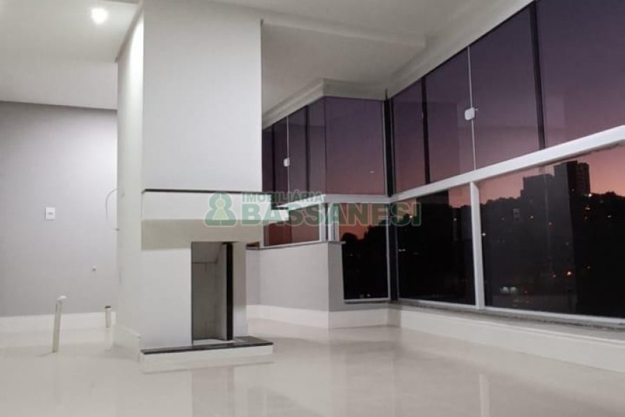 Apto Mobiliado com 296m², 3 dormitórios, 3 vagas, no bairro São Leopoldo em Caxias do Sul para Alugar ou Comprar