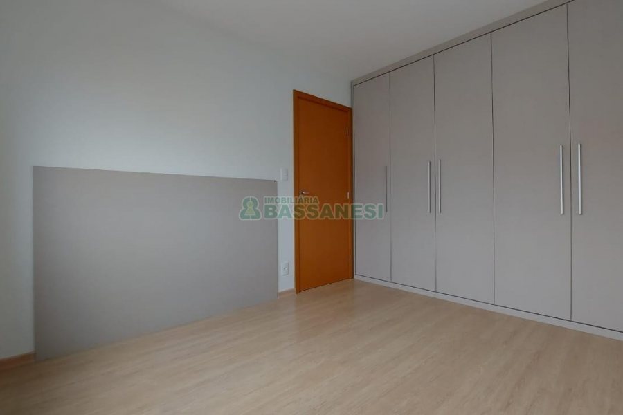 Apartamento com 85m², 3 dormitórios, 2 vagas, no bairro Centro em Caxias do Sul para Comprar