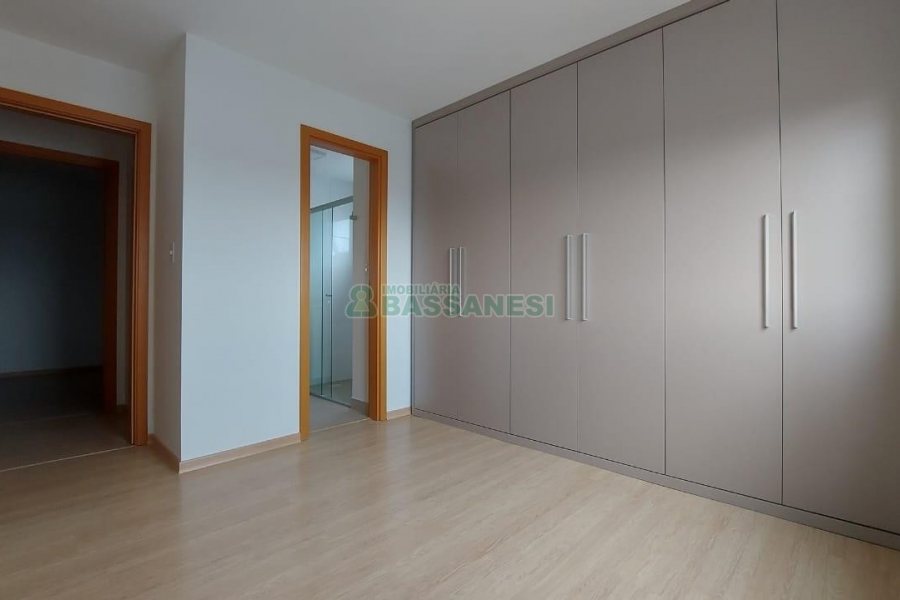 Apartamento com 85m², 3 dormitórios, 2 vagas, no bairro Centro em Caxias do Sul para Comprar