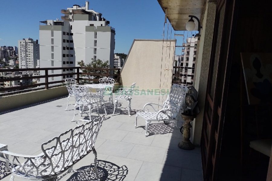 Apto/Cobertura com 424m², 4 dormitórios, 5 vagas, no bairro São Pelegrino em Caxias do Sul para Comprar