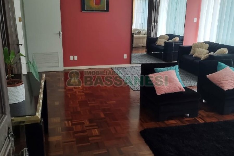 Apartamento com 156m², 3 dormitórios, 1 vaga, no bairro Lourdes em Caxias do Sul para Comprar