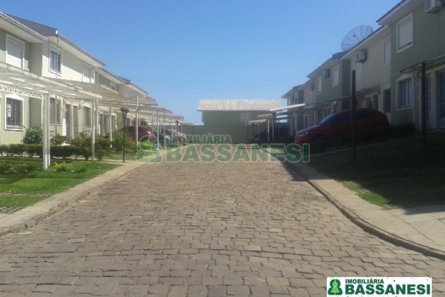 Sobrado com 63m², 2 dormitórios, 1 vaga, no bairro Nossa Senhora do Rosário em Caxias do Sul para Comprar