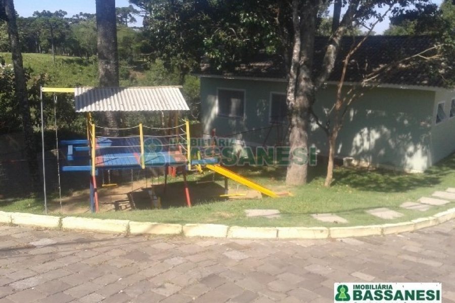 Sobrado com 63m², 2 dormitórios, 1 vaga, no bairro Nossa Senhora do Rosário em Caxias do Sul para Comprar