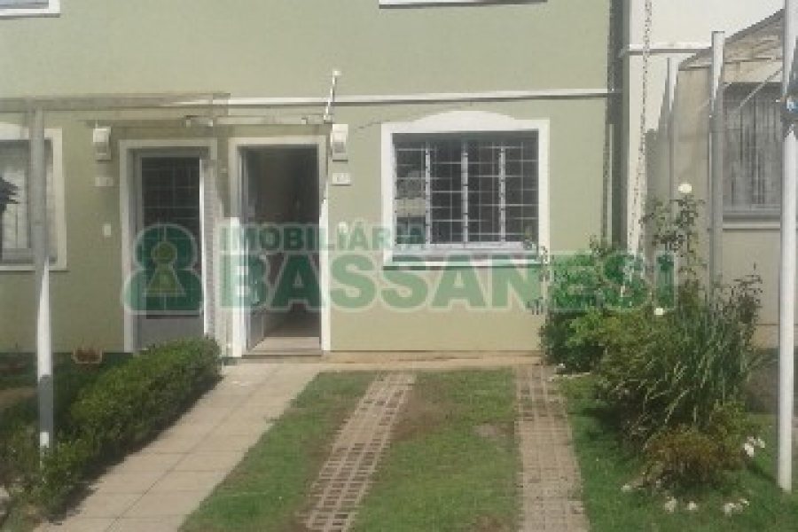 Sobrado com 63m², 2 dormitórios, 1 vaga, no bairro Nossa Senhora do Rosário em Caxias do Sul para Comprar