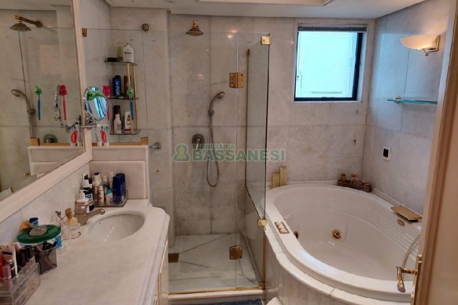 Apto/Cobertura com 317m², 4 dormitórios, 6 vagas, no bairro Madureira em Caxias do Sul para Comprar