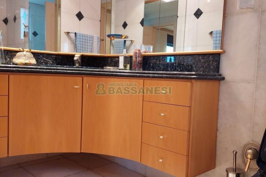 Apto/Cobertura com 317m², 4 dormitórios, 6 vagas, no bairro Madureira em Caxias do Sul para Comprar