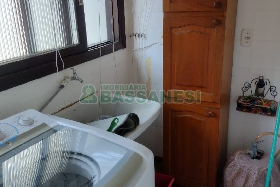 Apartamento com 95m², 2 dormitórios, 1 vaga, no bairro Madureira em Caxias do Sul para Comprar