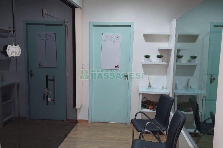 Loja Mobiliada com 77m², no bairro Pioneiro em Caxias do Sul para Alugar