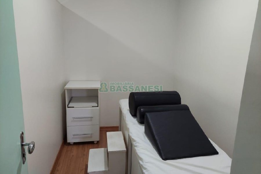 Loja Mobiliada com 77m², no bairro Pioneiro em Caxias do Sul para Alugar