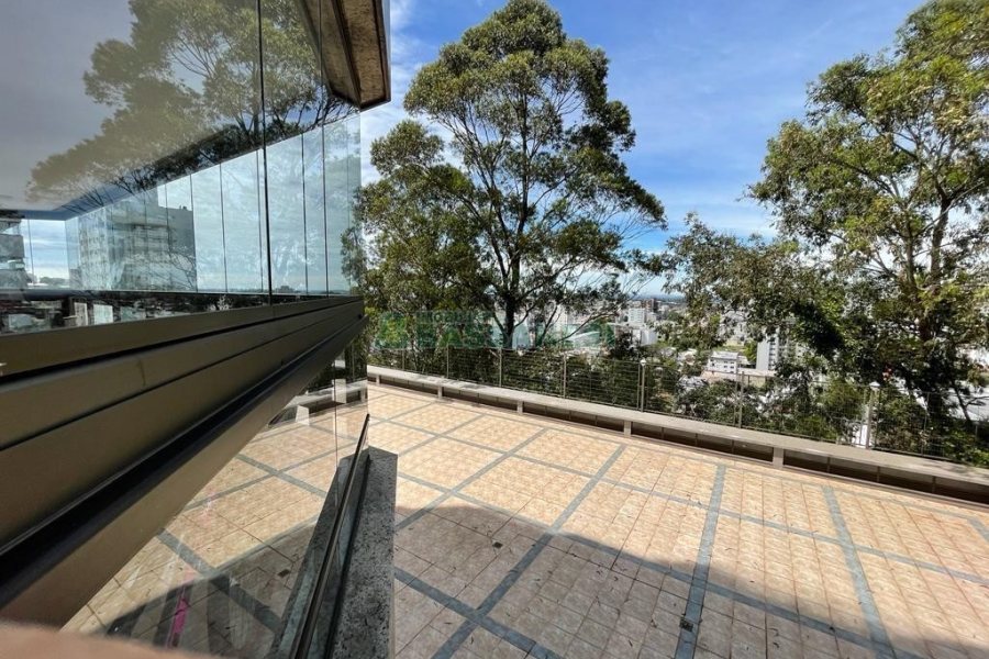 Apto Mobiliado com 187m², 3 dormitórios, 2 vagas, no bairro Lourdes em Caxias do Sul para Comprar