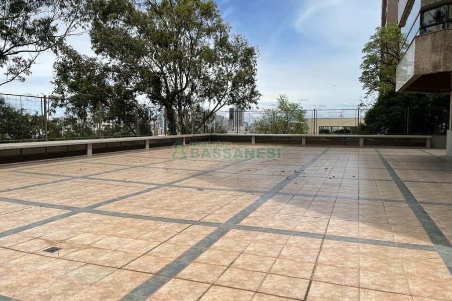 Apto Mobiliado com 187m², 3 dormitórios, 2 vagas, no bairro Lourdes em Caxias do Sul para Comprar