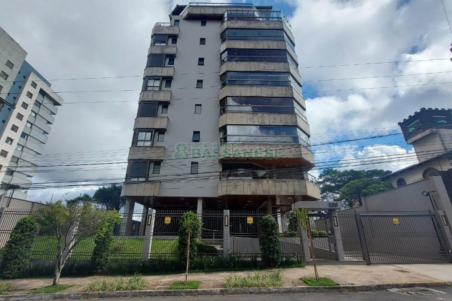 Apto Mobiliado com 187m², 3 dormitórios, 2 vagas, no bairro Lourdes em Caxias do Sul para Comprar