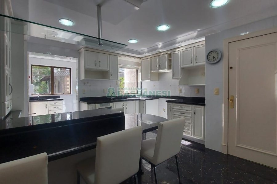 Apto Mobiliado com 187m², 3 dormitórios, 2 vagas, no bairro Lourdes em Caxias do Sul para Comprar