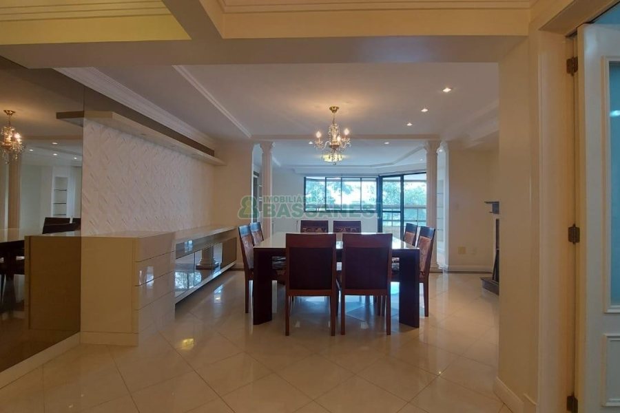 Apto Mobiliado com 187m², 3 dormitórios, 2 vagas, no bairro Lourdes em Caxias do Sul para Comprar