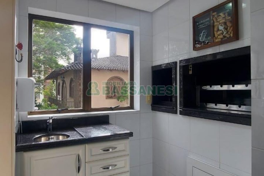 Apto Mobiliado com 187m², 3 dormitórios, 2 vagas, no bairro Lourdes em Caxias do Sul para Comprar