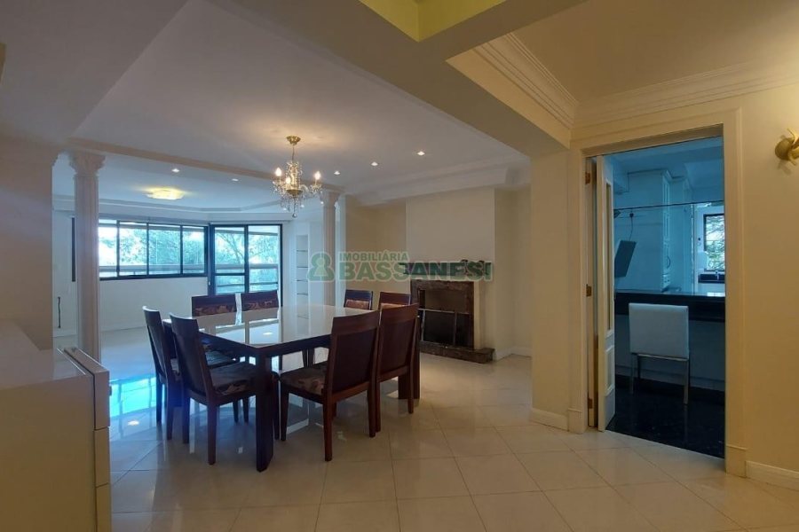Apto Mobiliado com 187m², 3 dormitórios, 2 vagas, no bairro Lourdes em Caxias do Sul para Comprar