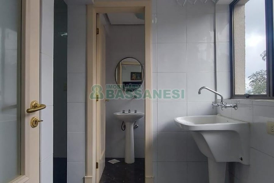 Apto Mobiliado com 187m², 3 dormitórios, 2 vagas, no bairro Lourdes em Caxias do Sul para Comprar