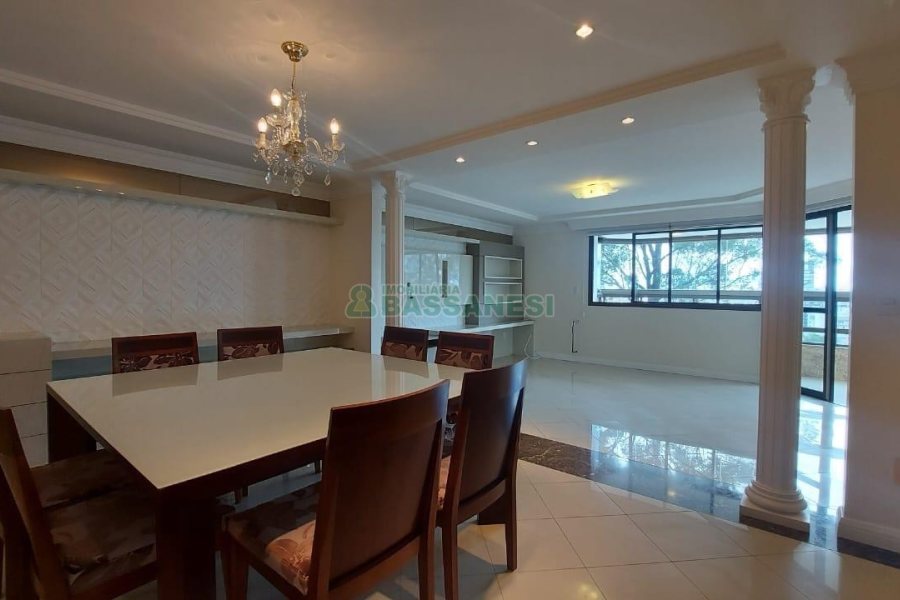 Apto Mobiliado com 187m², 3 dormitórios, 2 vagas, no bairro Lourdes em Caxias do Sul para Comprar