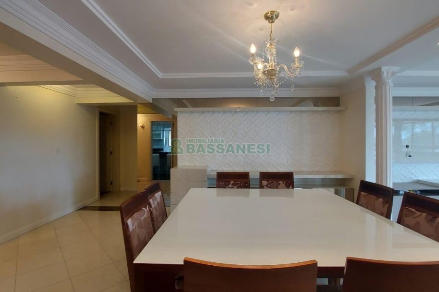 Apto Mobiliado com 187m², 3 dormitórios, 2 vagas, no bairro Lourdes em Caxias do Sul para Comprar