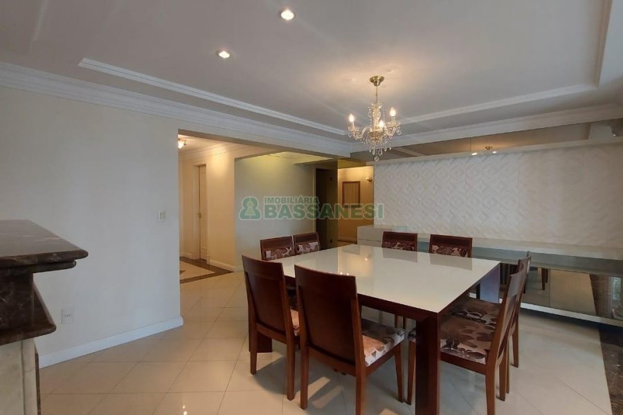 Apto Mobiliado com 187m², 3 dormitórios, 2 vagas, no bairro Lourdes em Caxias do Sul para Comprar