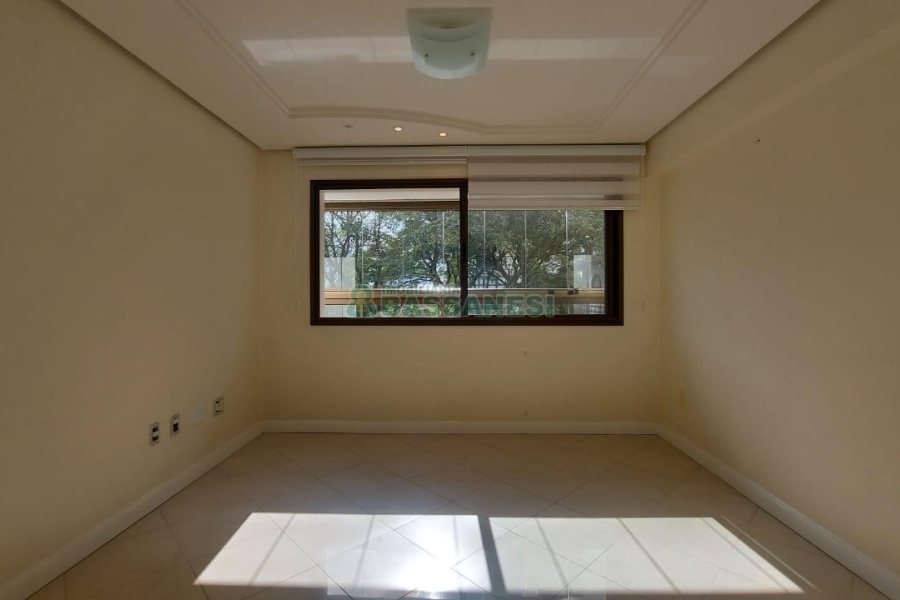 Apto Mobiliado com 187m², 3 dormitórios, 2 vagas, no bairro Lourdes em Caxias do Sul para Comprar